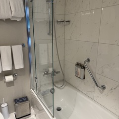 Master Bathroom - Tub