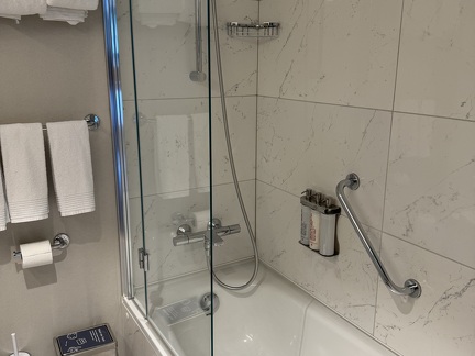 Master Bathroom - Tub